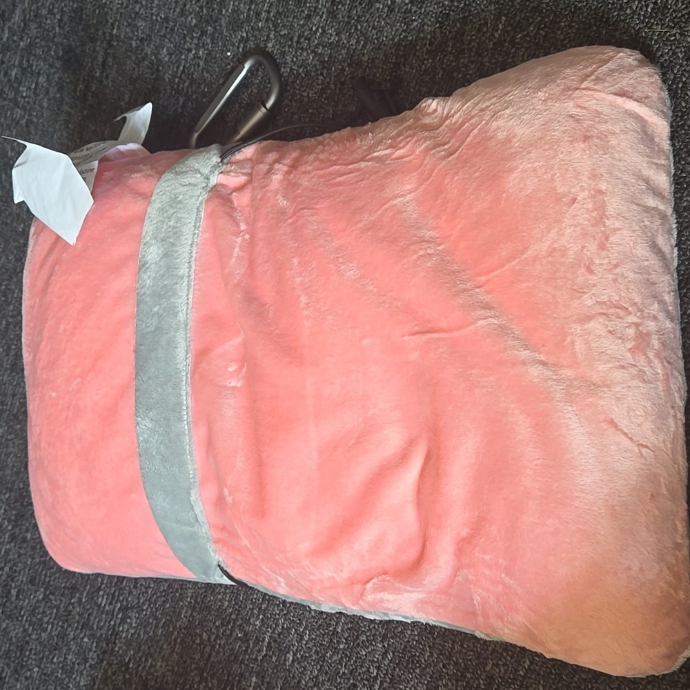Soft Grey And.pink Travel Pillow - Picture 4 of 8